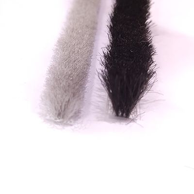 Kolory domów Czarny/Szary/Brawny/Biały/Inne Wytwarzanie Cras-proof Plastic Pile Weather Strip With Fin For Sliding Door