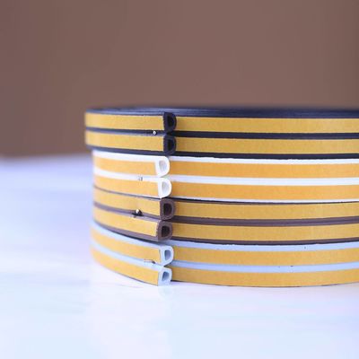 Nowoczesne okna mieszkalne Strip pogodowy samoprzylepny gumowy uszczelnienie Strip Długotrwały