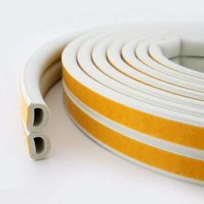 Aluminiowe akcesoria do okien EPDM Gumowe uszczelniające pasy Wysokość stosu 3-25 mm Szerokość 3-50 mm Idealne do drzwi i okien przesuwnych