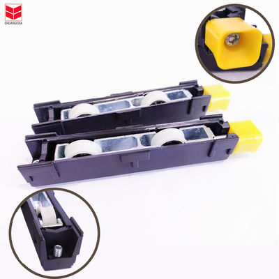 Zainstalowane aluminiowe akcesoria do drzwi przesuwne z czarną ramą