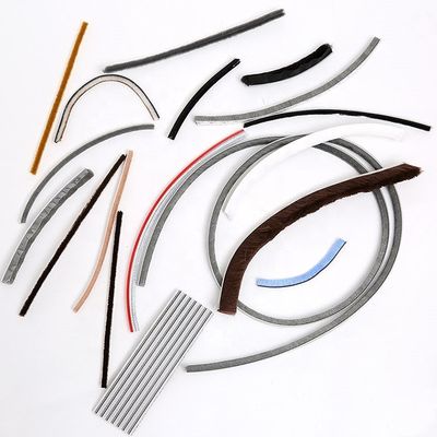 Ślizgowe okna pogodowe uszczelnienie szczotki z taśmą klejącą do gorącego topienia i funkcją dźwiękoszczelną