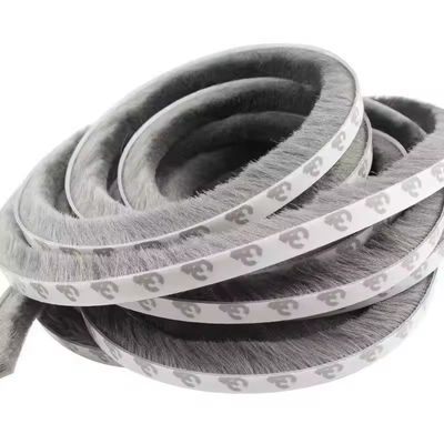 Nowoczesny design Apartament Door Seal Strip Brush Przystosowany do Aluminiowych Okien Gap Wool Pile PP Materiał pogody Stripping