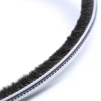 Wysokość stosu 3-25 mm Szerokość 3-50 mm 100% PP Aluminium Alloy Strip Brush Weather Stripping dla drzwi przesuwnych CLJ