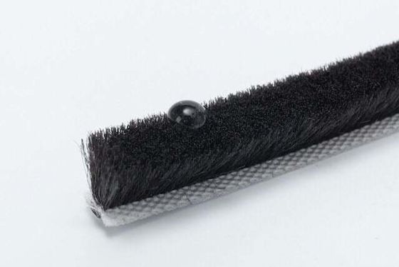 Nowoczesny projekt szczelnych uszczelnień drzwiowych z 100% PP Pile Weather Strip i gorąco topiący się kleju